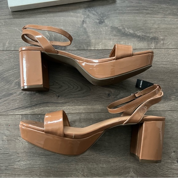 Torrid Extra Wide Width Tan Platform Sandals NWT - Picture 4 of 8